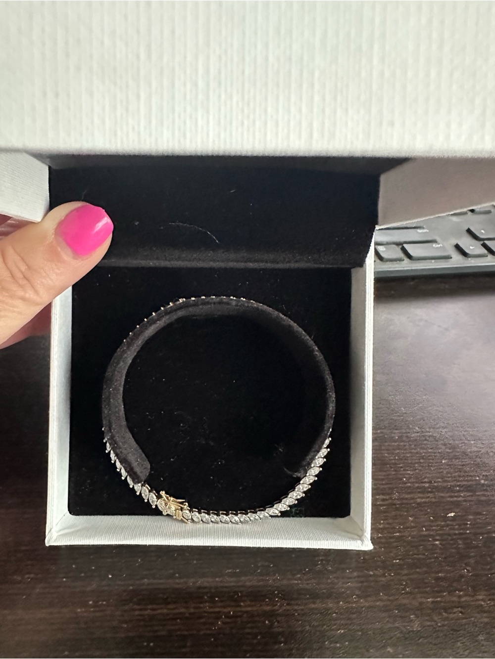 Marquis shaped tennis bracelet 14k
